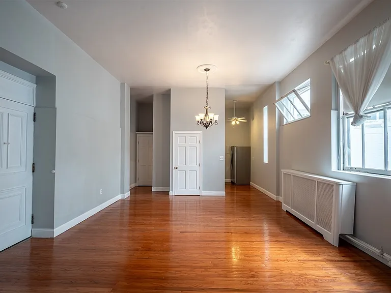 16 Balmoral St #422 — Photo 14