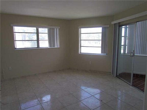 3rd image of 1601 Miami Gardens Dr #203