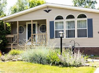 92 Greentree Ln, Hiram, OH 44234