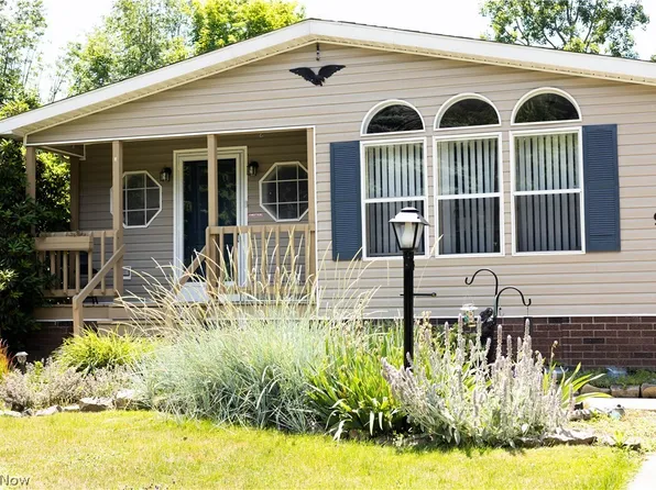 92 Greentree Ln, Hiram, OH 44234