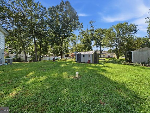 3rd image of 913 Fawn Ave