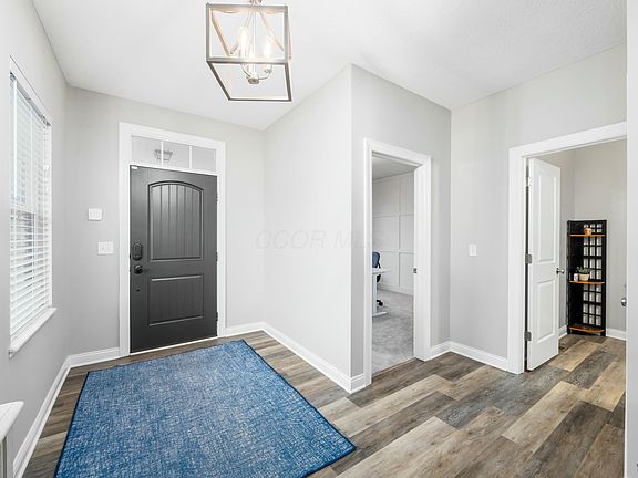 3rd image of 10453 Hazelnut Dr