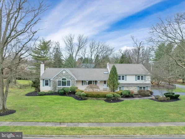 1098 Green Tree Rd, Blue Bell, PA 19422