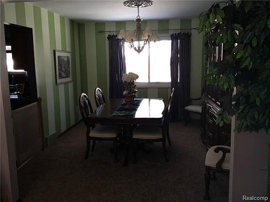 3rd image of 56032 Sandy Ln