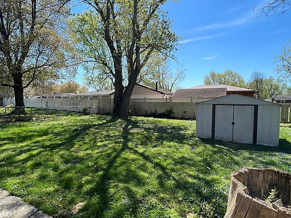 3rd image of 5700 Tamarack Ln