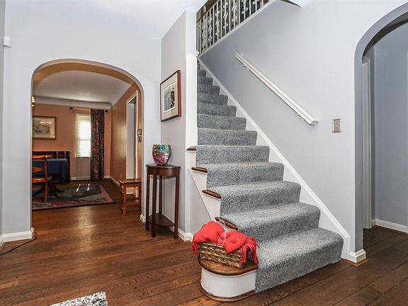 2nd image of 1032 Clifton Hills Ave