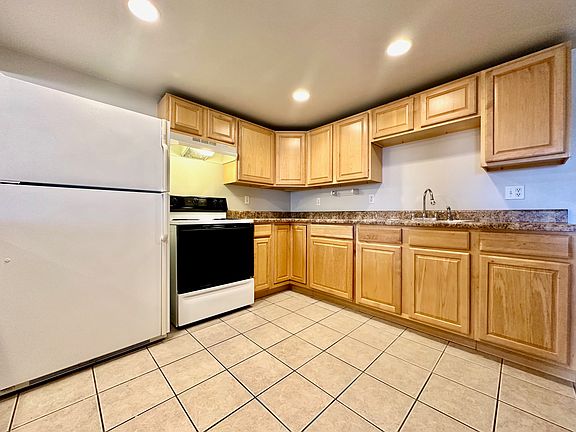 3rd image of 9962 Chateau Roi Ct