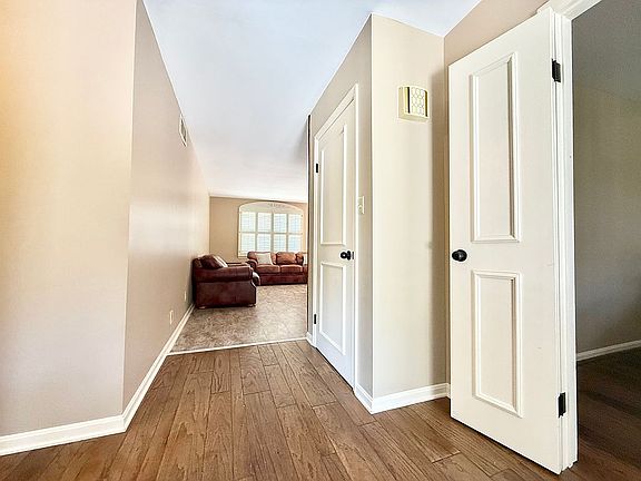 5th image of 4701 Hoelscher Dr