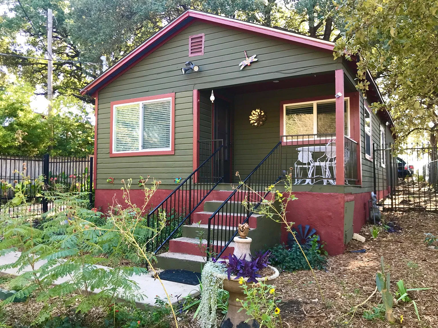 2 bed, 1.5 bath, 900 sqft, $2,000 — Photo 1