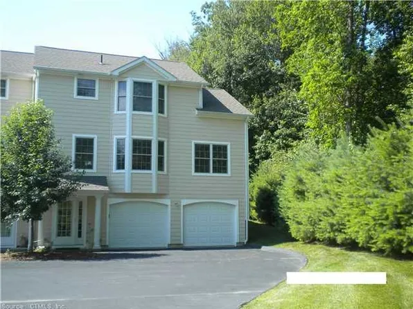 27 Parkwoods Dr, Norwich, CT 06360