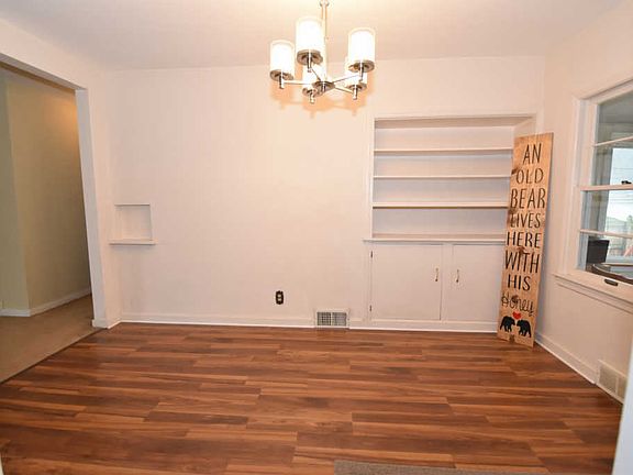 5th image of 838 W New York St