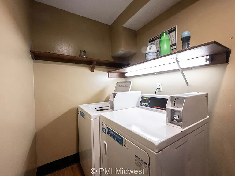 Parkway Apartments — Photo 23