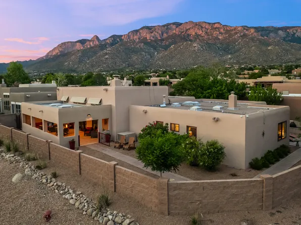 2750 Cliffrose Dr NE, Albuquerque, NM 87122