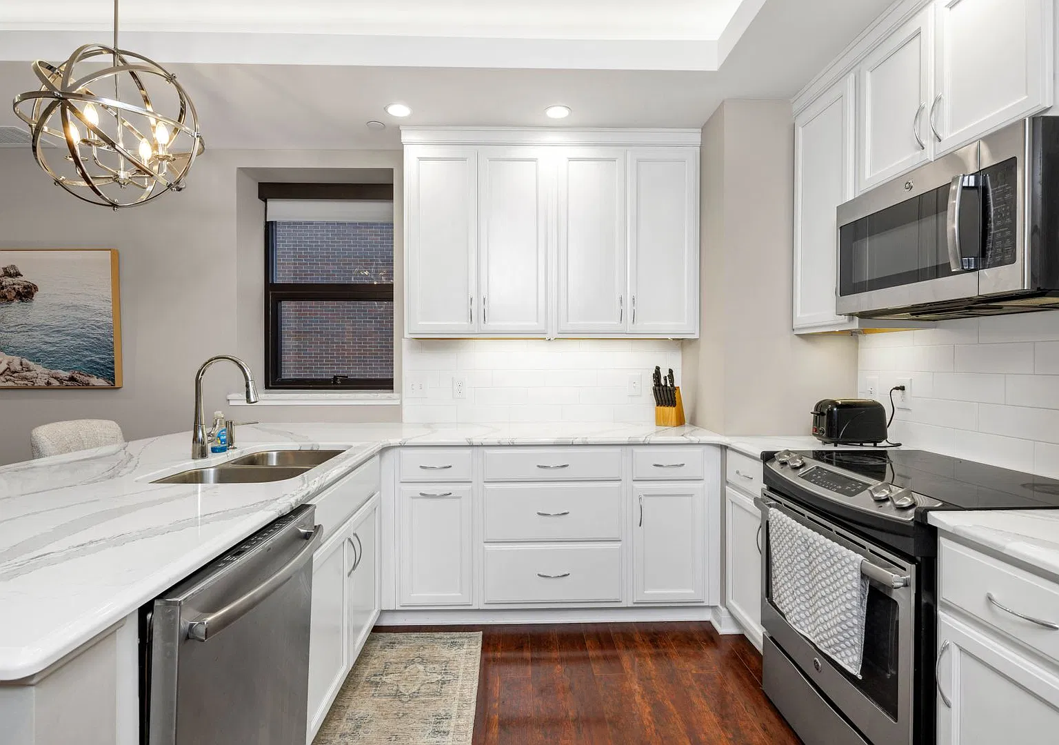 Fully Furnished, Short-Term Option — Photo 4