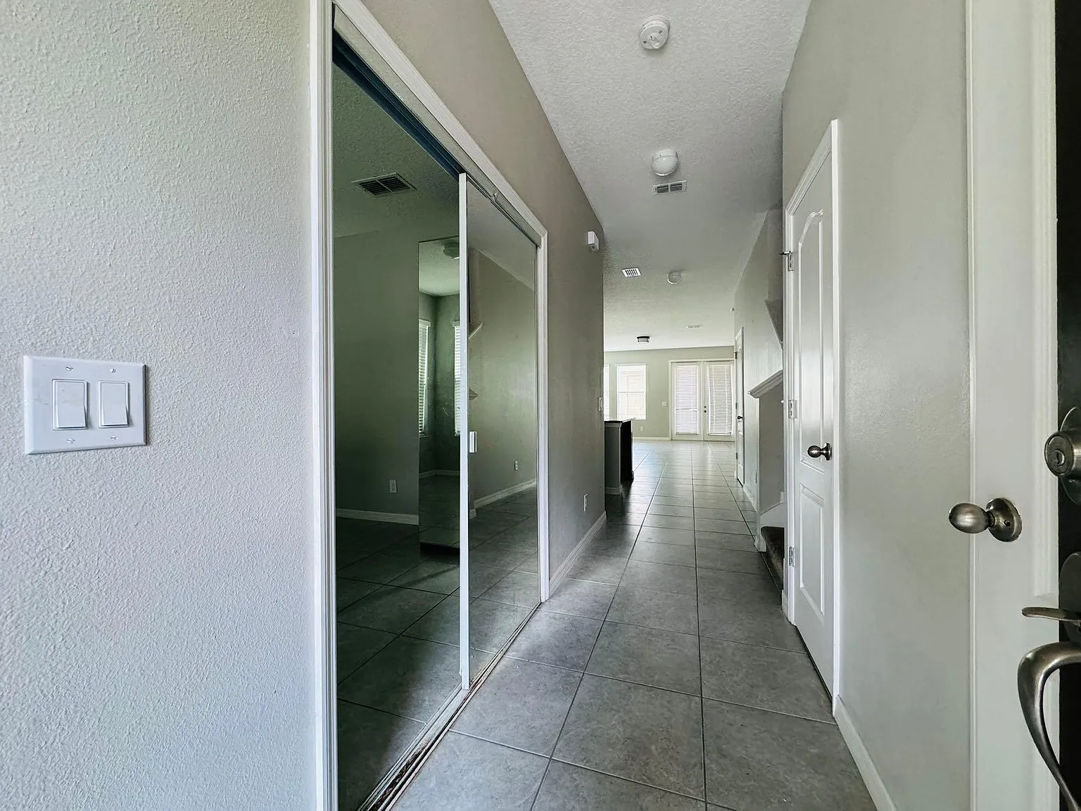 3 bed, 2.5 bath, 1881 sqft, $2,600 — Photo 3