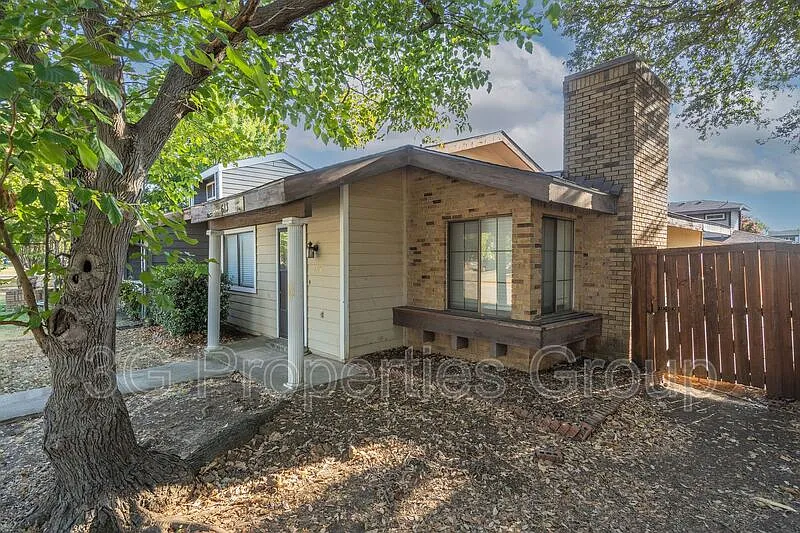 2 bed, 2.0 bath, 1112 sqft, $1,795 — Photo 3