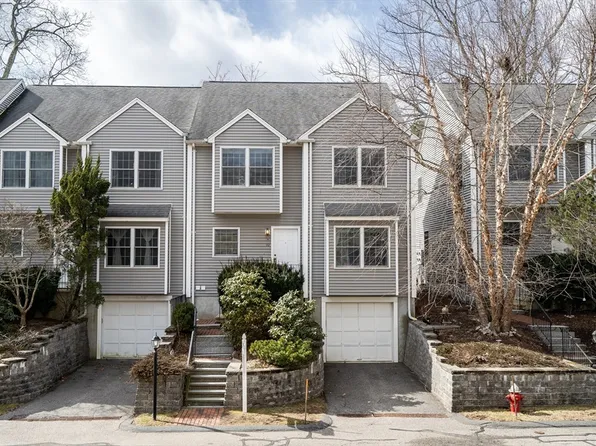 10 Edgemoor Cir, Wellesley, MA 02482