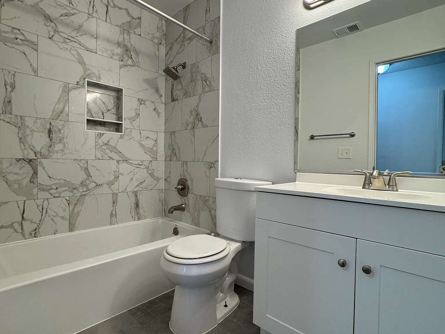 7604 Loucreta Dr — Photo 3
