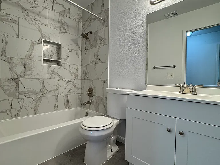 7604 Loucreta Dr — Photo 3