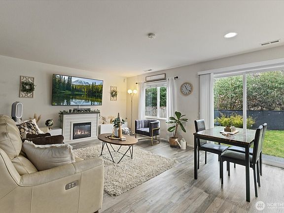 3rd image of 4405 E Roosevelt Avenue