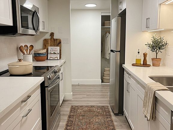 4th image of 19 Regency Cres