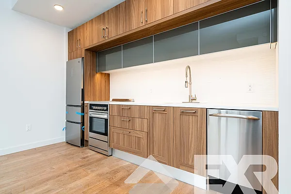 Rented by EXR | media 61