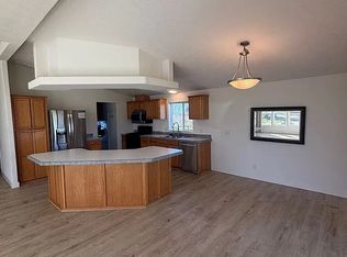 144 E Shiloh Rd, Santa Rosa, CA 95403