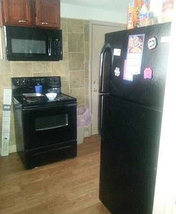 3rd image of 5221 E 39th Ter