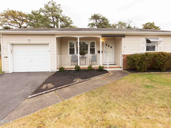 31 Southampton Road, Toms River, NJ 08757