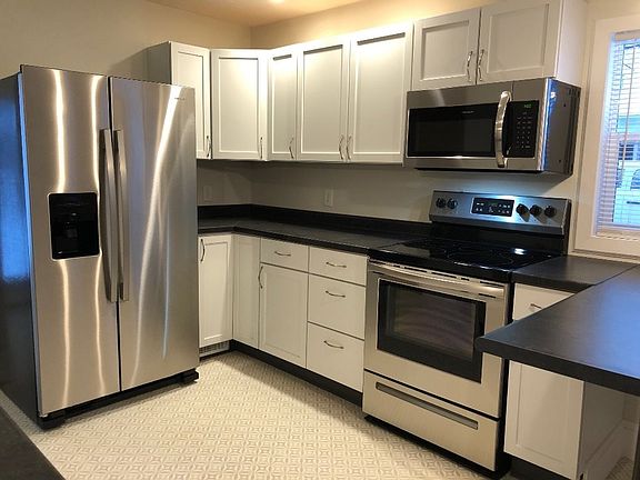5th image of 913 N 10th Ave