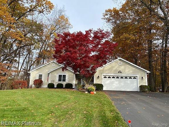 2nd image of 1841 Balmoral Dr
