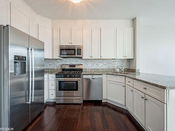 5th image of 33 W Ontario St APT 50C