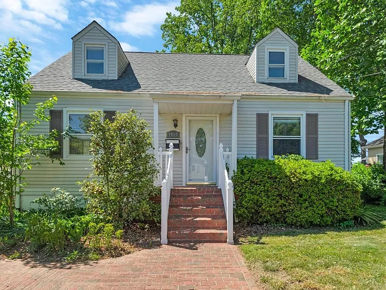 4038 Poplar St — Photo 2
