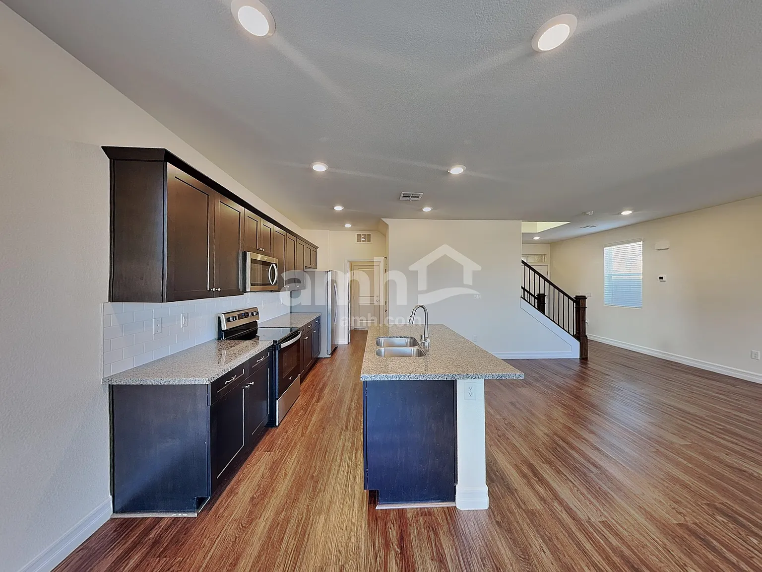 3 bed, 2.5 bath, 1806 sqft, $2,450 — Photo 3