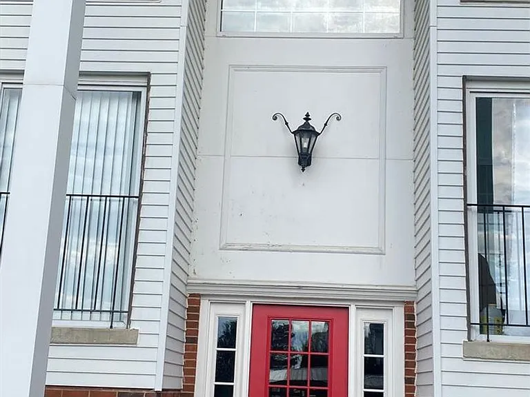 420 Baldwin Ave — Photo 1
