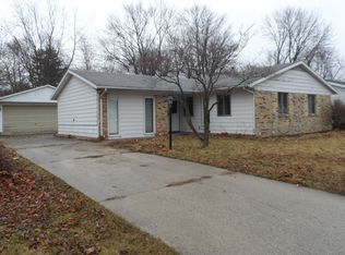 2209 Lantern Hill Dr, Urbana, IL 61802