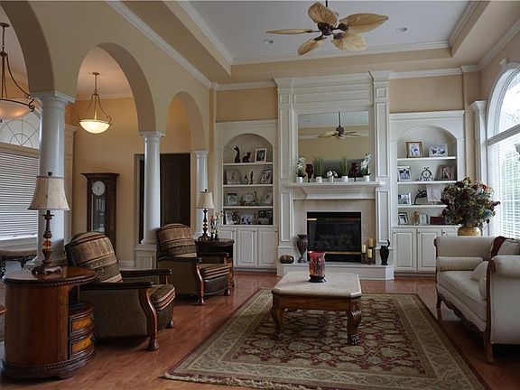 5th image of 1309 Oakwood Dr