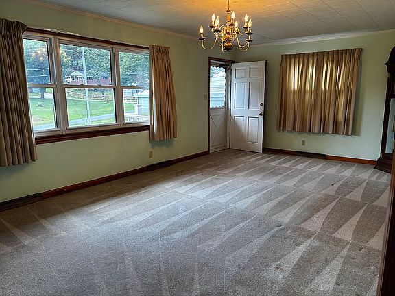 Living room 
Hardwoods under