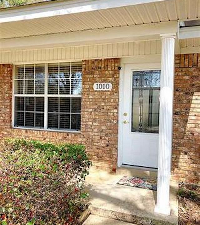 1st image of 1010 Champion St