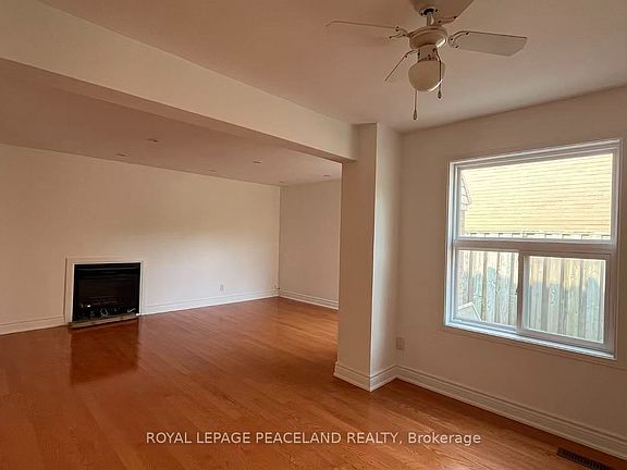3rd image of 711 Irwin Cres