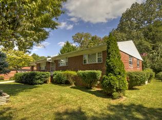 945 Hillcrest Dr, Mc Caysville, GA 30555