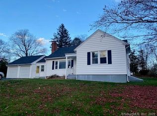 32 Lynwood Dr, Trumbull, CT 06611
