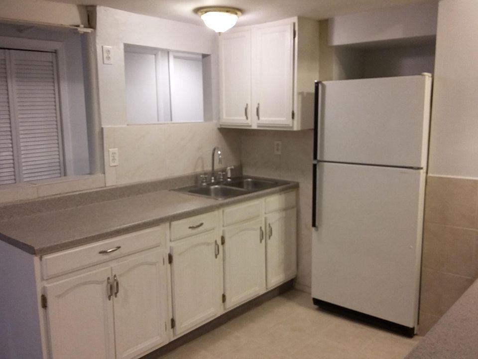 1st image of 4735 N Washtenaw Ave APT 1G