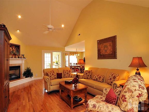 2nd image of 4427 Regent Dr