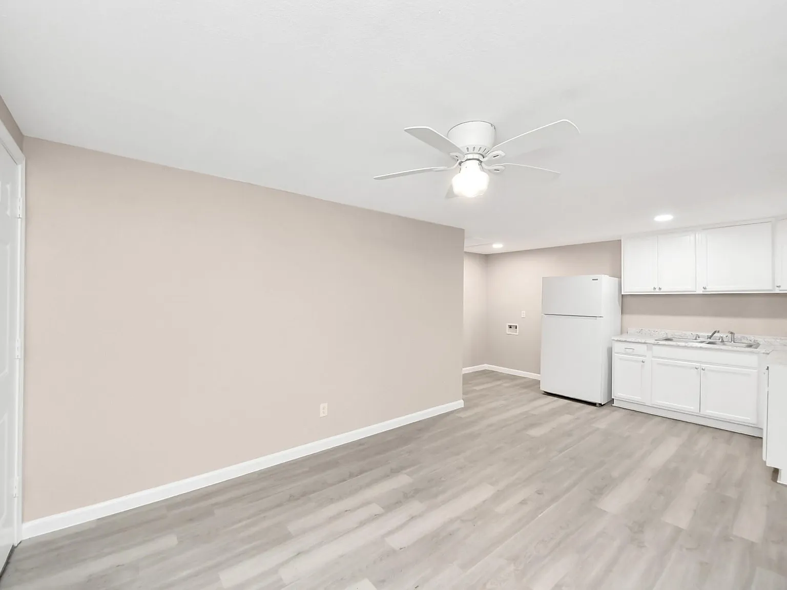 1 bed, 1.0 bath, 704 sqft, $1,100 — Photo 2