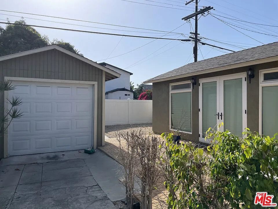3 bed, 2.0 bath, 1504 sqft, $3,750 — Photo 3