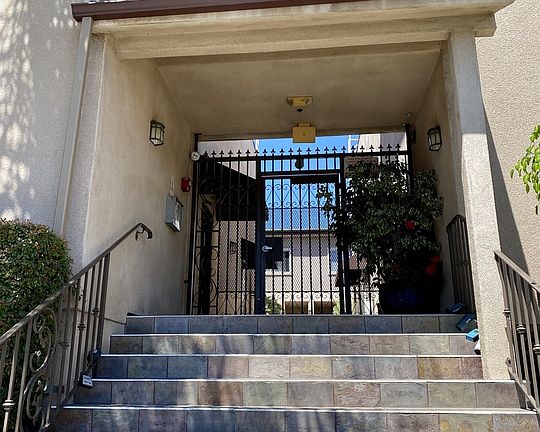 2nd image of 6525 Woodman Ave Unit 4