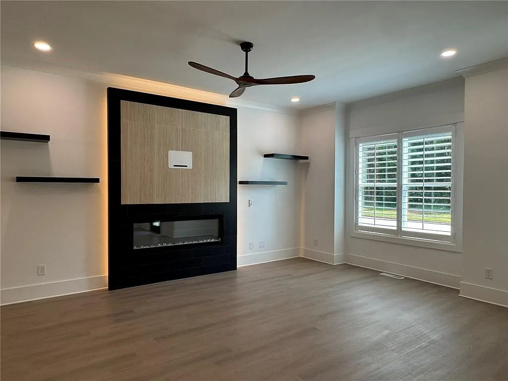 4 bed, 2.5 bath, 2315 sqft, $2,795 — Photo 4