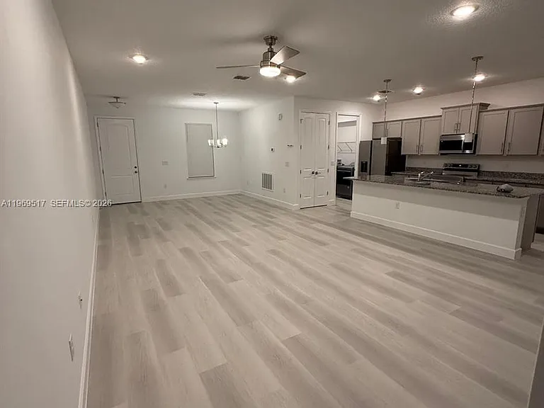 1255 Wadsworth St SE — Photo 6