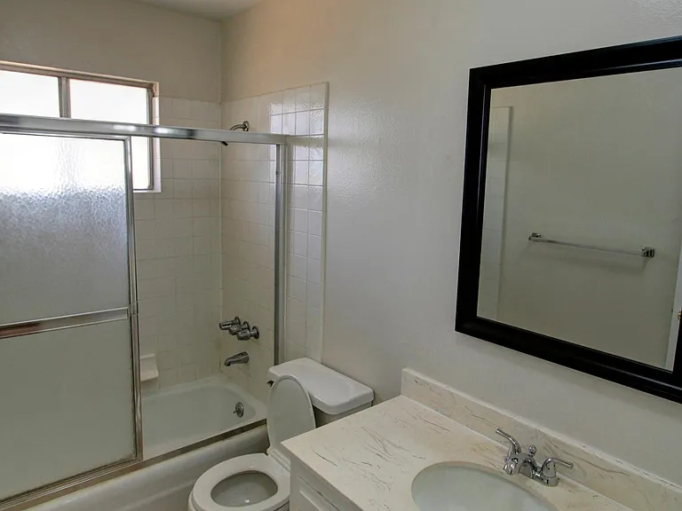 614 Linwood Ave #B — Photo 6